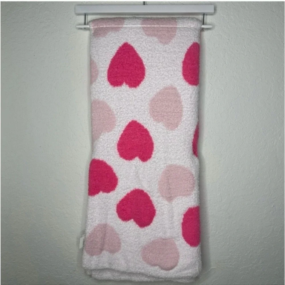 Cupcakes and Cashmere Viral TIKTOK Pink Heart Valentine Throw Blanket‎ NWT